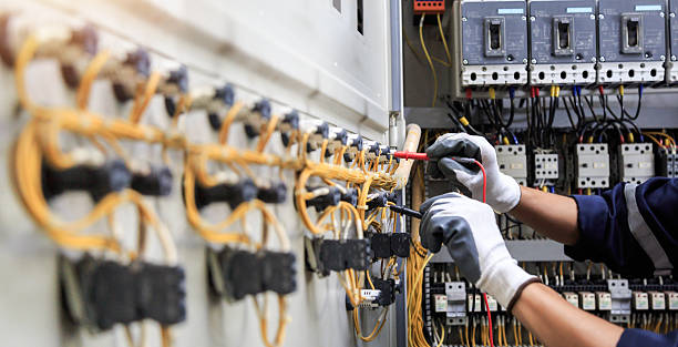 Professional Electrician technician working in Altoona, AL
